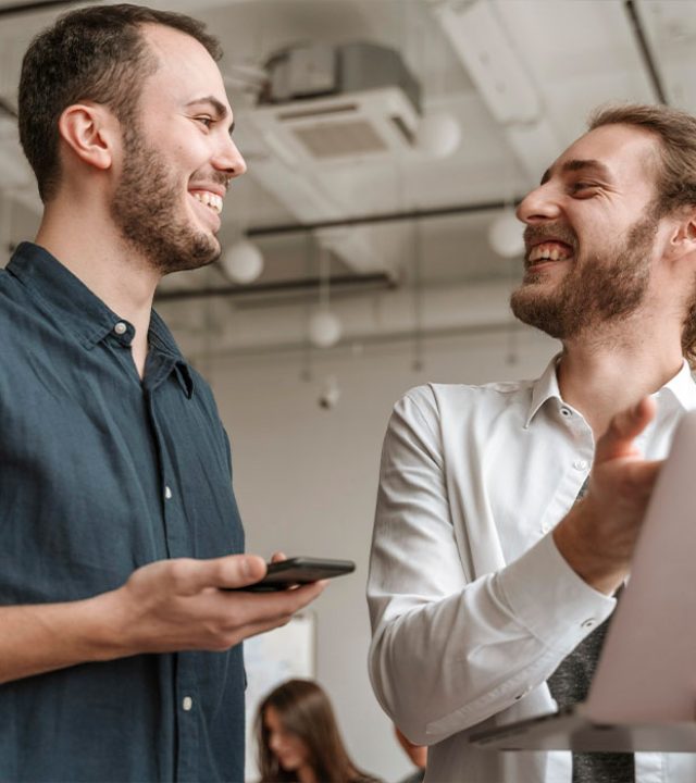 businesspeople-working-together