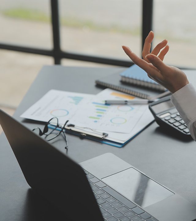 entrepreneur-asian-businessman-businesswoman-discussing-new-business-project-tablet-modern-meeting-modern-office-asian-business-casual-concept